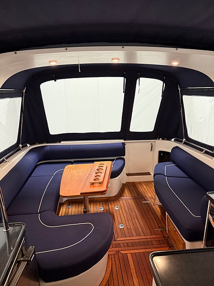 2008 Marex 350 Cabriolet Cruiser - Volvo Penta D6-370 11 of 27