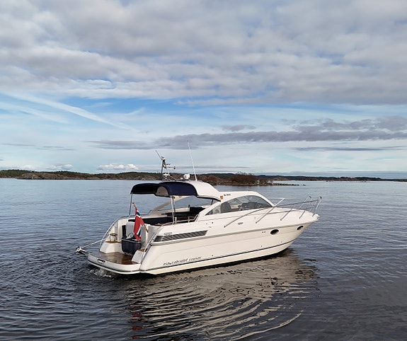 2008 Marex 350 Cabriolet Cruiser - Volvo Penta D6-370 3 of 27