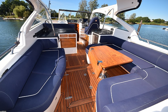 2008 Marex 350 Cabriolet Cruiser - Volvo Penta D6-370 10 of 27