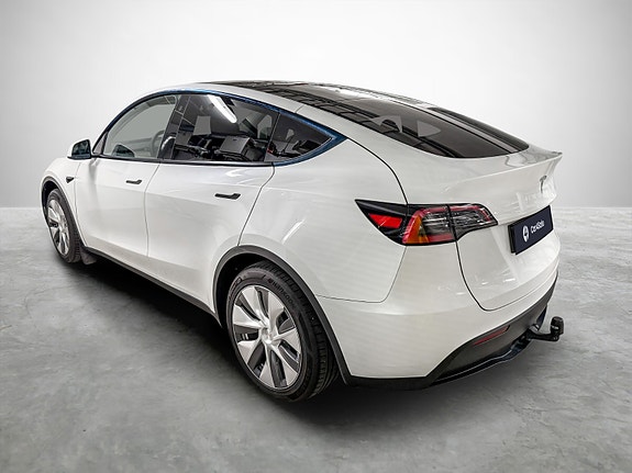 Tesla Model Y 3 of 28