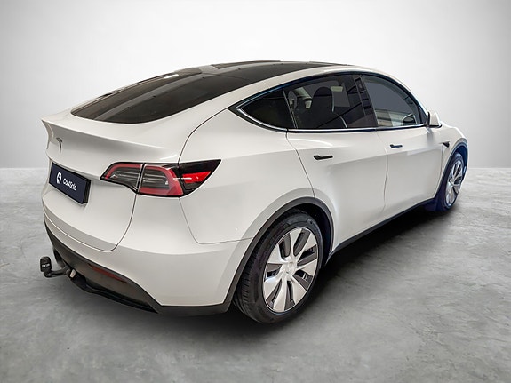 Tesla Model Y 5 of 28