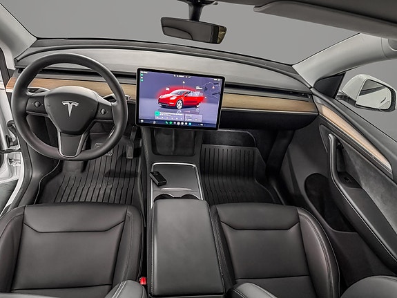 Tesla Model Y 11 of 28