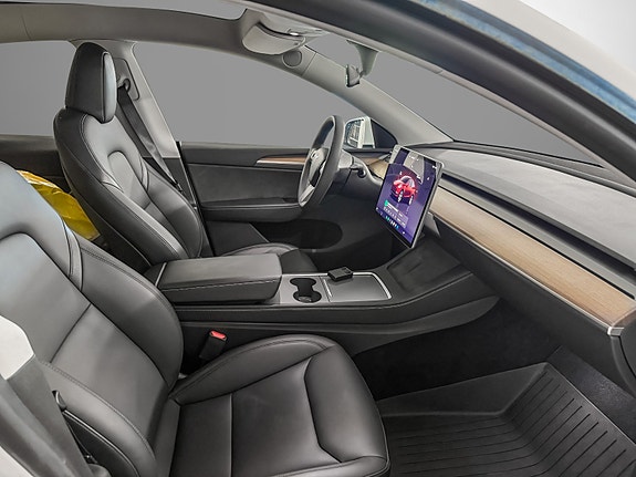 Tesla Model Y 19 of 28
