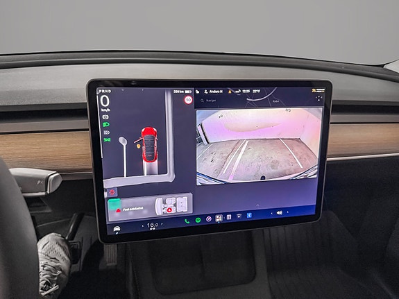 Tesla Model Y 14 of 28
