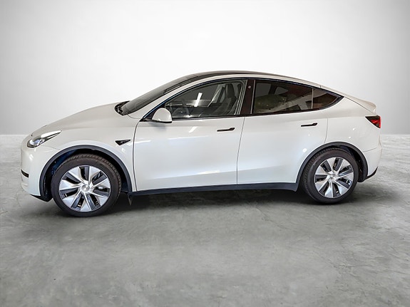 Tesla Model Y 2 of 28
