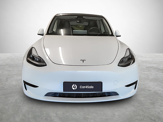 Tesla Model Y 8 of 28