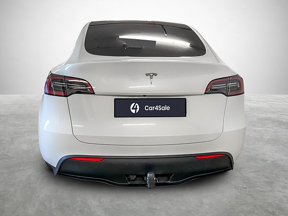 Tesla Model Y 4 of 28