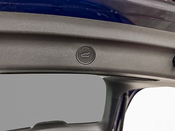 Tesla Model Y 28 of 30