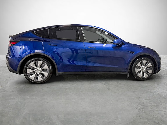 Tesla Model Y 6 of 30