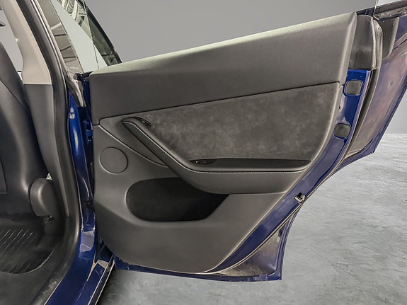 Tesla Model Y 24 of 30
