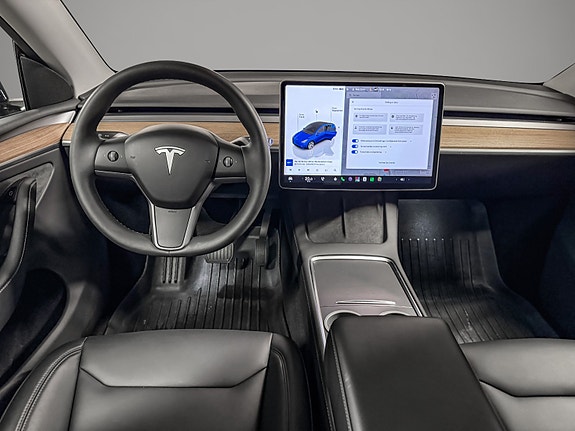 Tesla Model Y 14 of 30