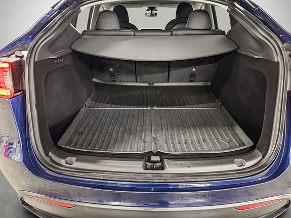 Tesla Model Y 27 of 30