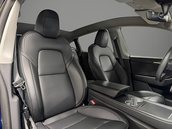 Tesla Model Y 17 of 30