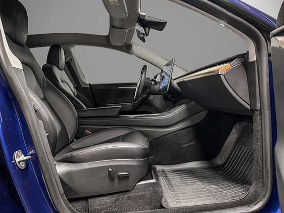 Tesla Model Y 16 of 30