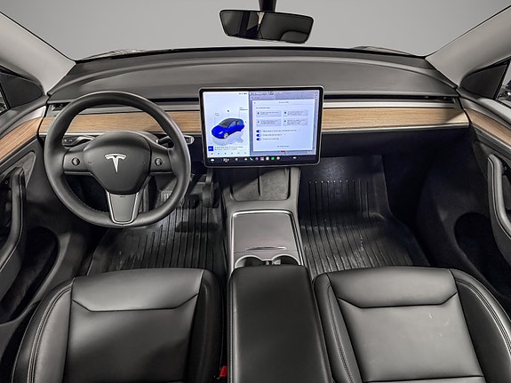 Tesla Model Y 13 of 30