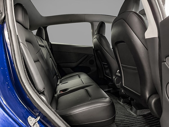 Tesla Model Y 25 of 30