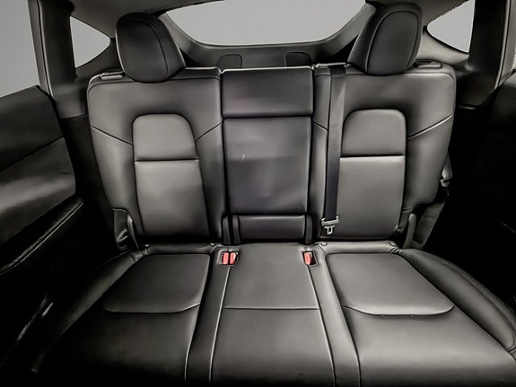 Tesla Model Y 23 of 30
