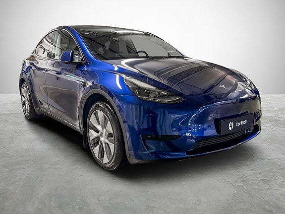 Tesla Model Y 7 of 30