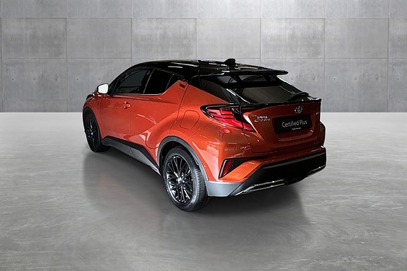 Toyota C-HR 3 of 27