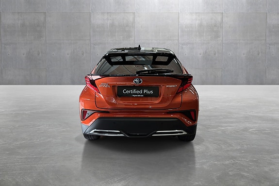 Toyota C-HR 4 of 27
