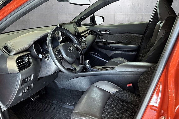 Toyota C-HR 10 of 27