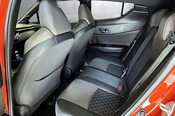 Toyota C-HR 15 of 27