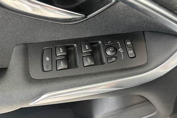Volvo V40 Cross Country 11 of 23