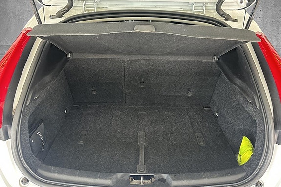 Volvo V40 Cross Country 22 of 23