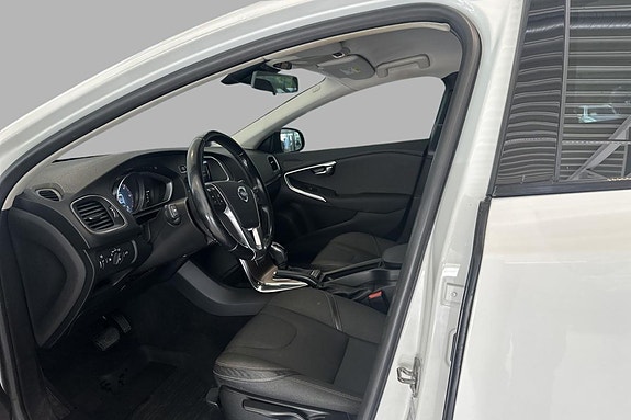 Volvo V40 Cross Country 12 of 23