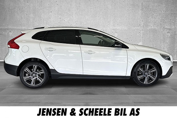 Volvo V40 Cross Country 10 of 23