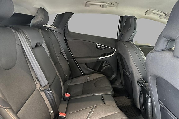 Volvo V40 Cross Country 21 of 23