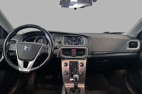 Volvo V40 Cross Country 13 of 23