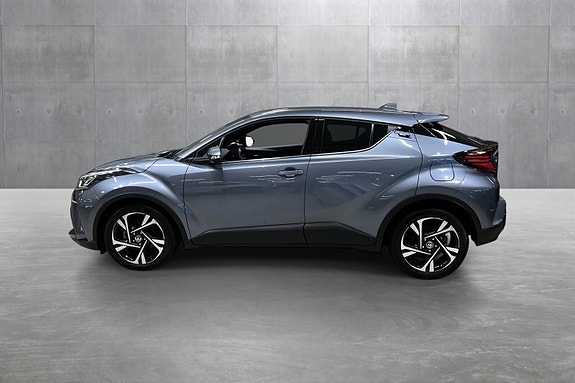Toyota C-HR 2 of 19