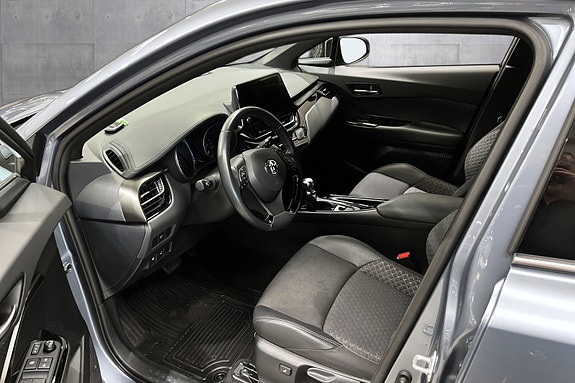 Toyota C-HR 10 of 19