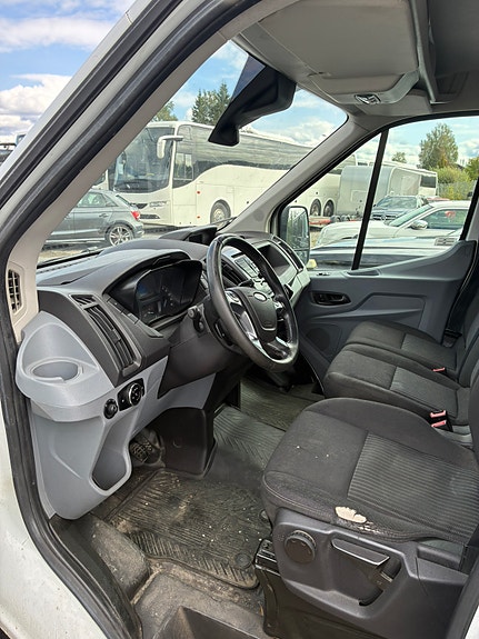 Ford Transit 310 L3 Van 10 of 11