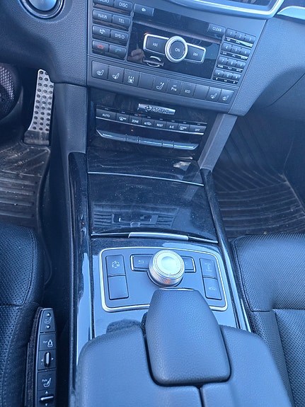 Mercedes-Benz E500 9 of 9