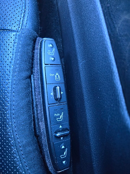 Mercedes-Benz E500 3 of 9