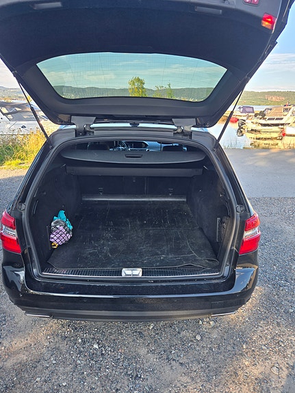 Mercedes-Benz E500 4 of 9