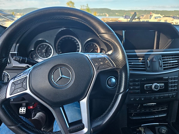 Mercedes-Benz E500 8 of 9