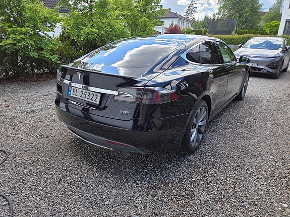 Tesla Model S 5 of 7