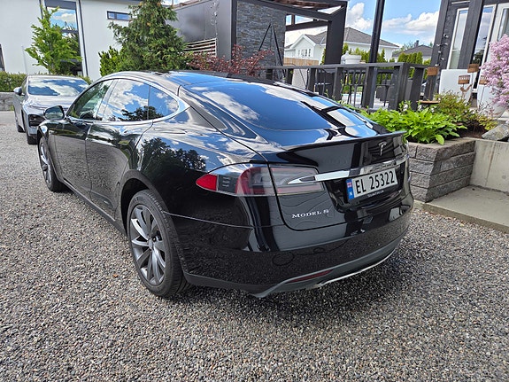 Tesla Model S 6 of 7