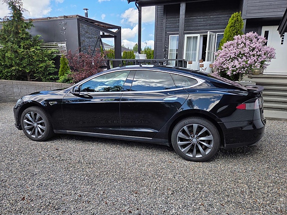 Tesla Model S 3 of 7