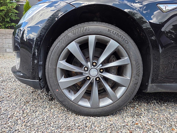 Tesla Model S 7 of 7