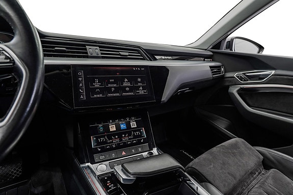 Audi e-tron 12 of 24