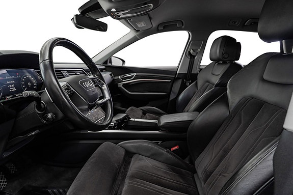 Audi e-tron 10 of 24