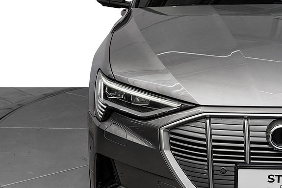 Audi e-tron 4 of 24
