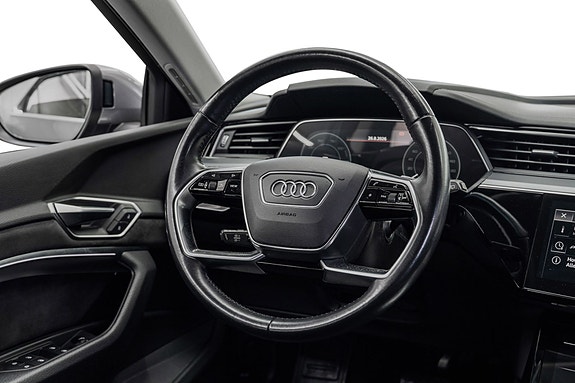 Audi e-tron 18 of 24