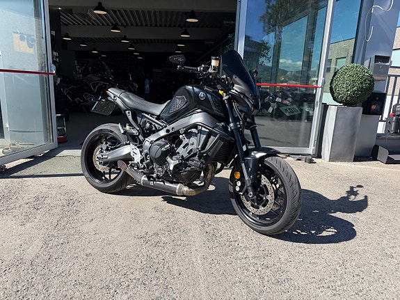 Yamaha MT-09 3 of 6