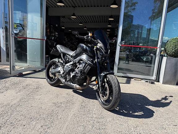Yamaha MT-09 2 of 6