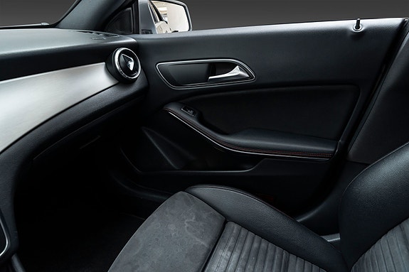 Mercedes-Benz CLA180 17 of 25